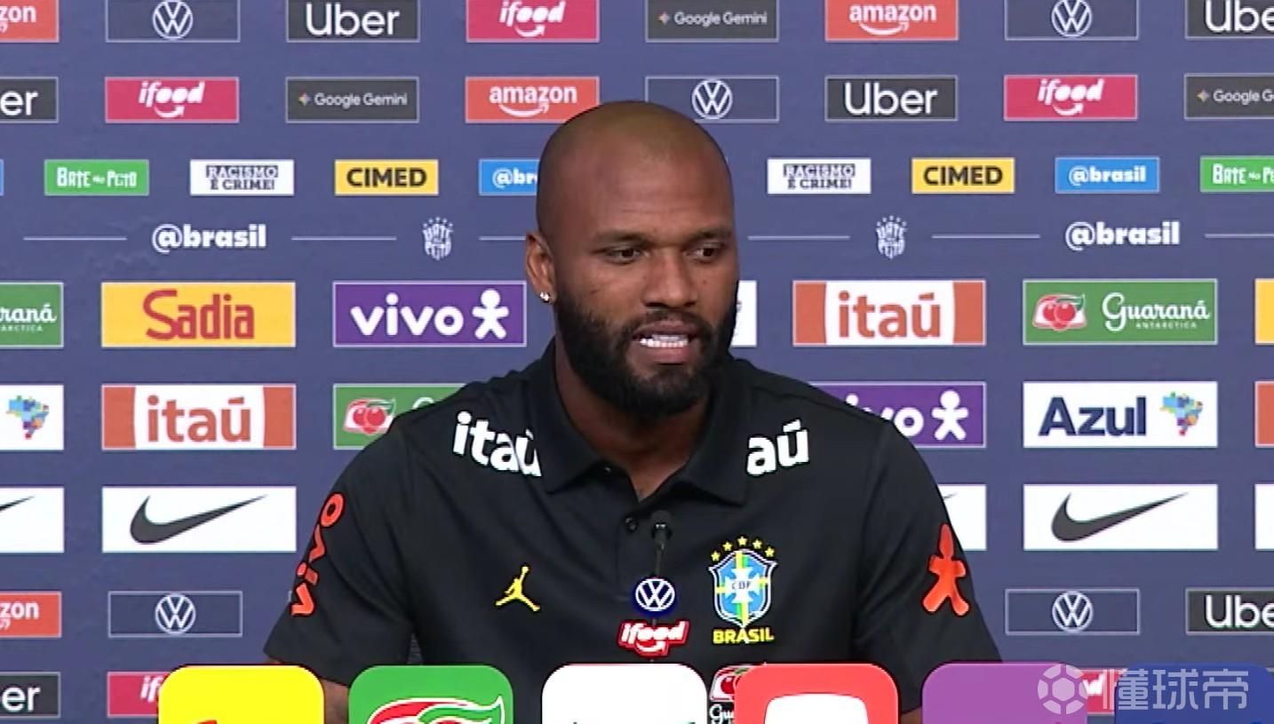 伊戈尔-蒂亚戈:我在俱乐部踢球时也常回撤,符合安帅位置要求